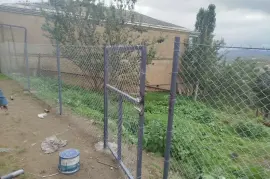 Установка ограждений и зачистка территории